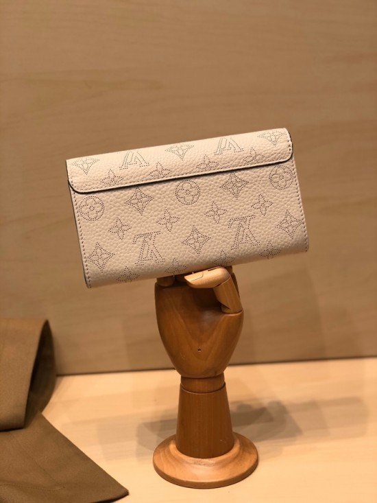 루이비통 2020 마히나 아이리스 장지갑 LOUW0456.Size(19CM).화이트
