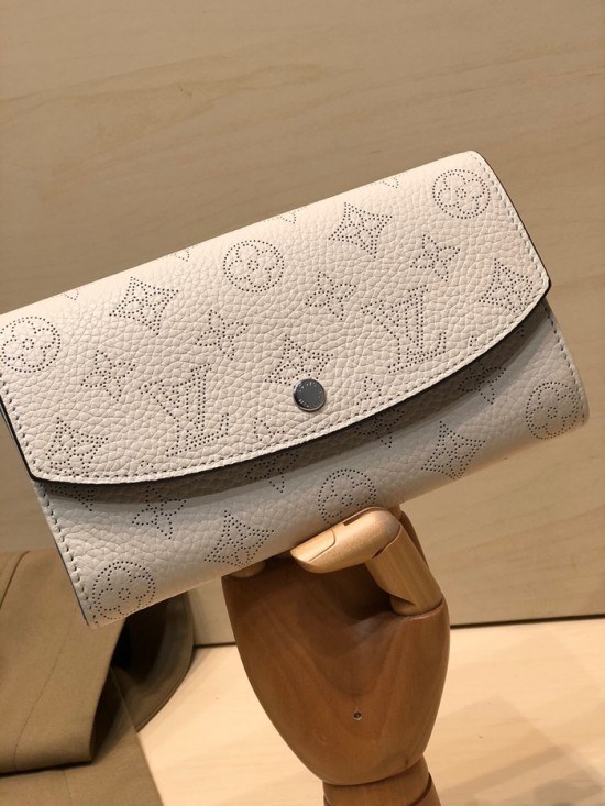 루이비통 2020 마히나 아이리스 장지갑 LOUW0456.Size(19CM).화이트