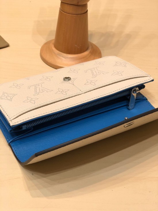 루이비통 2020 마히나 아이리스 장지갑 LOUW0456.Size(19CM).화이트