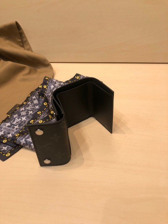 루이비통 2020 남여공용 디스커버리 컴팩트 월릿 ,LOUW0451, Size(9.7cm),블랙