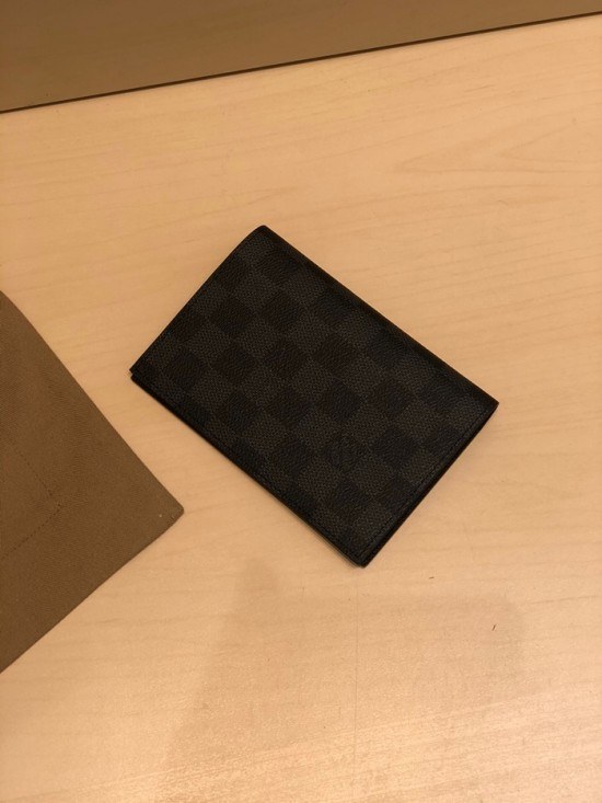 루이비통 2020 남여공용 여권지갑  LOUW0447,Size(14cm),블랙