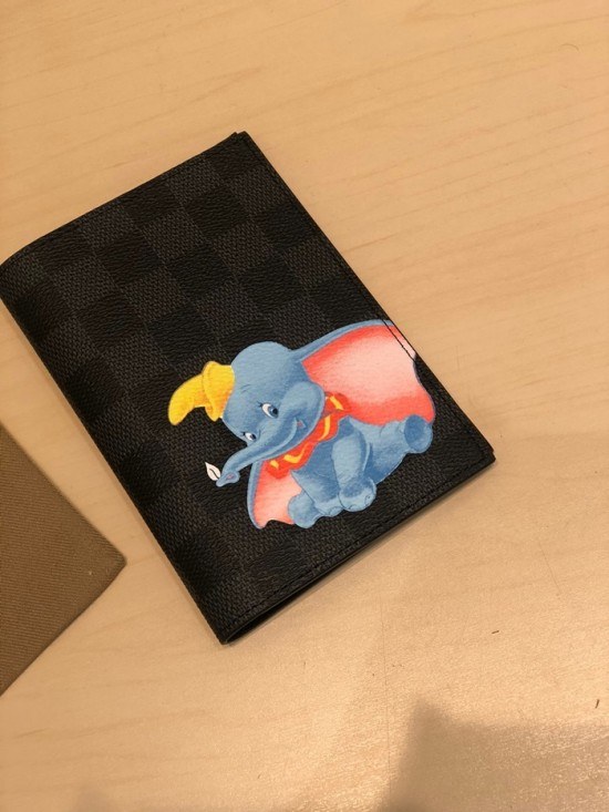 루이비통 2020 남여공용 여권지갑  LOUW0447,Size(14cm),블랙