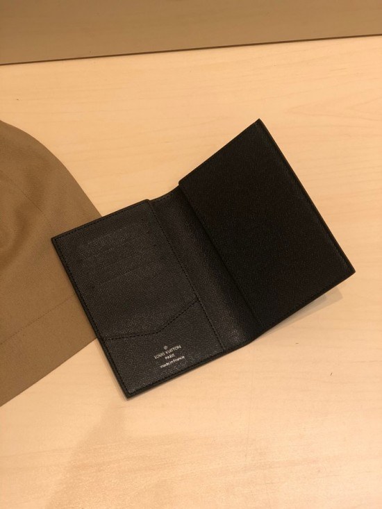 루이비통 2020 남여공용 여권지갑  LOUW0447,Size(14cm),블랙