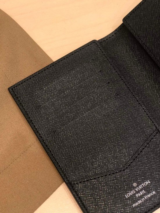 루이비통 2020 남여공용 여권지갑  LOUW0447,Size(14cm),블랙