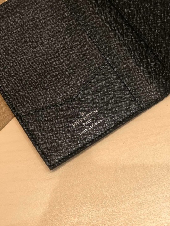 루이비통 2020 남여공용 여권지갑  LOUW0447,Size(14cm),블랙