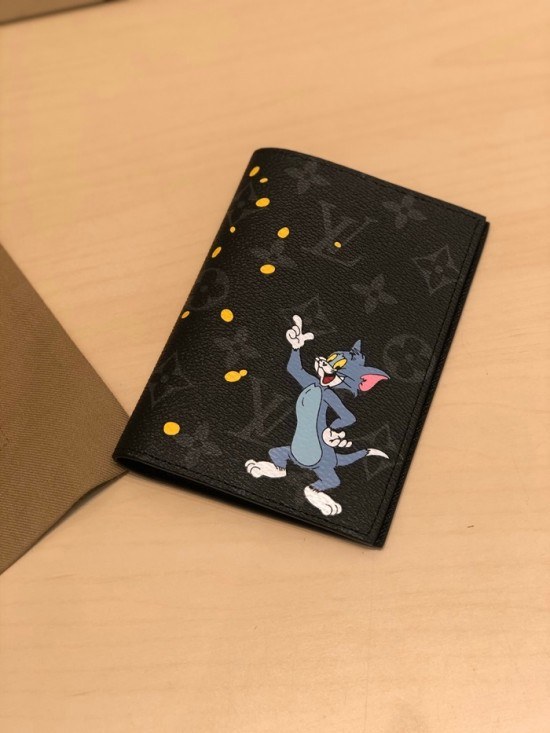 루이비통 2020 남여공용 여권지갑  LOUW0446,Size(14cm),블랙