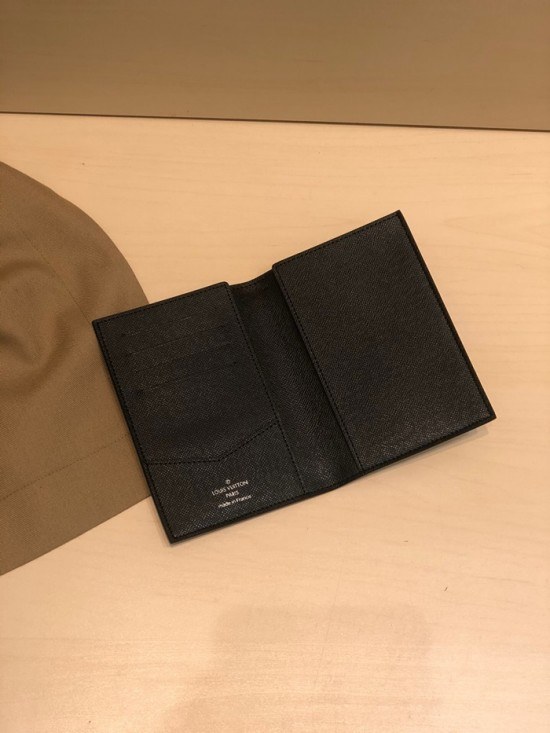 루이비통 2020 남여공용 여권지갑  LOUW0446,Size(14cm),블랙