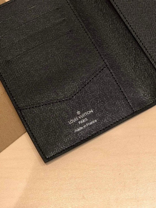 루이비통 2020 남여공용 여권지갑  LOUW0446,Size(14cm),블랙