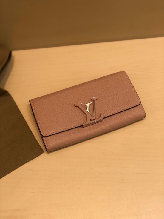 Louis Vuitton 2020 Capucines Womens Leather Wallet ,M61249