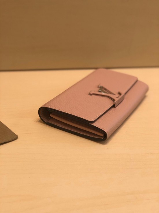 Louis Vuitton 2020 Capucines Womens Leather Wallet ,M61249