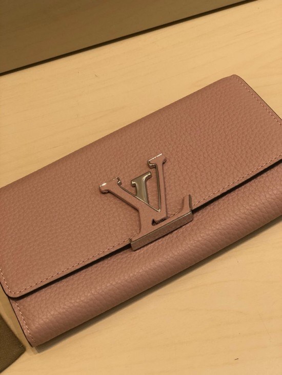 Louis Vuitton 2020 Capucines Womens Leather Wallet ,M61249