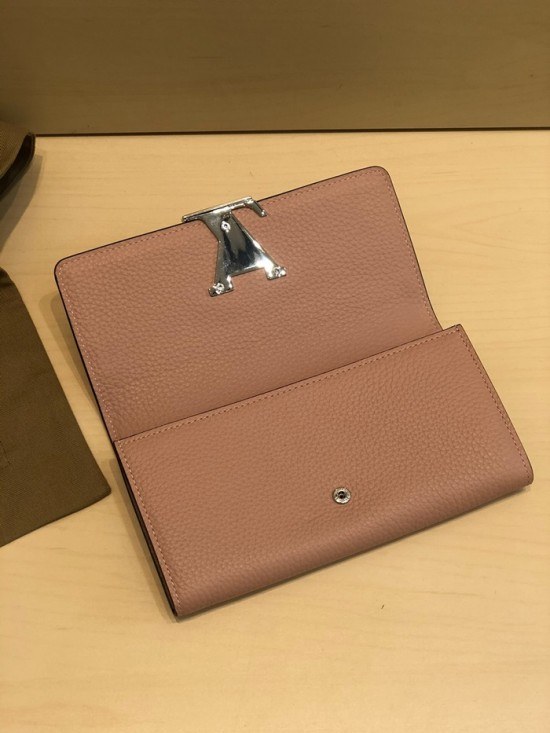 Louis Vuitton 2020 Capucines Womens Leather Wallet ,M61249