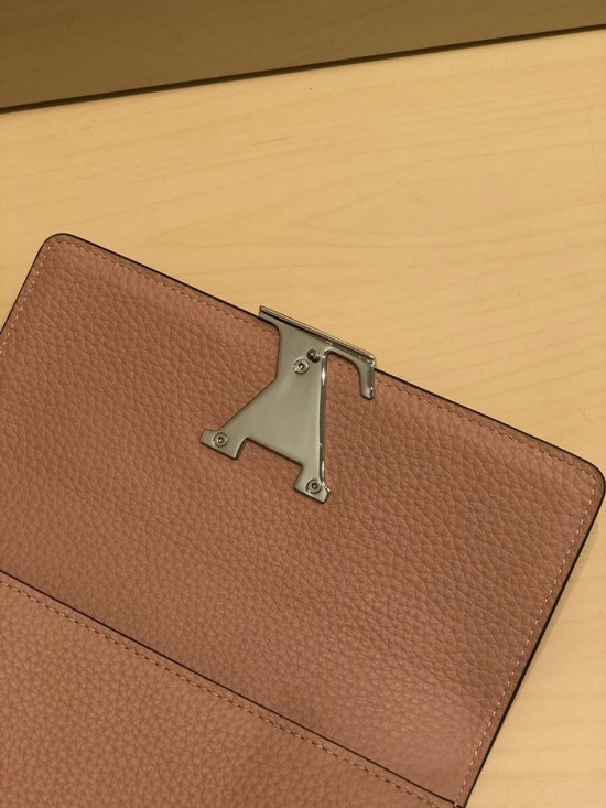 Louis Vuitton 2020 Capucines Womens Leather Wallet ,M61249