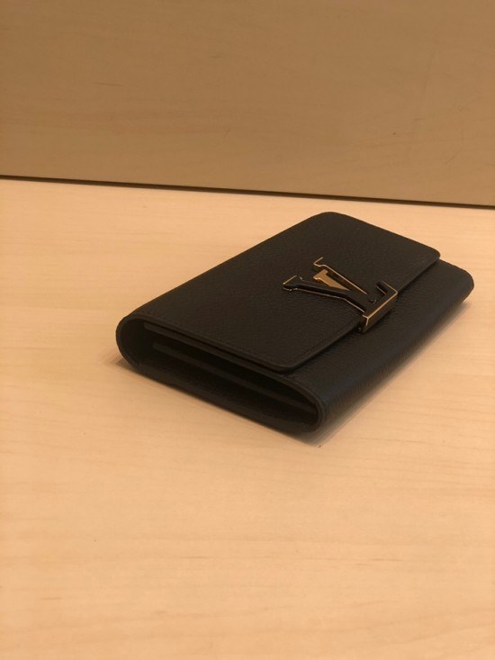 Louis Vuitton 2020 Capucines Womens Leather Wallet ,M61249