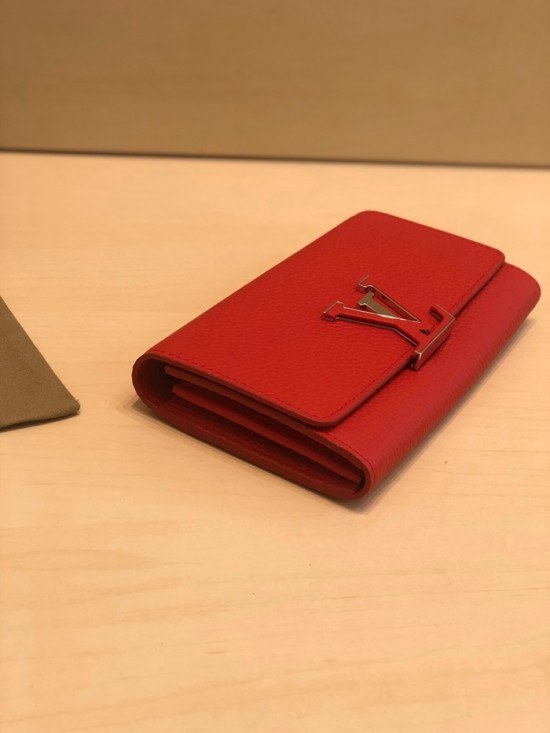 Louis Vuitton 2020 Capucines Womens Leather Wallet ,M61249