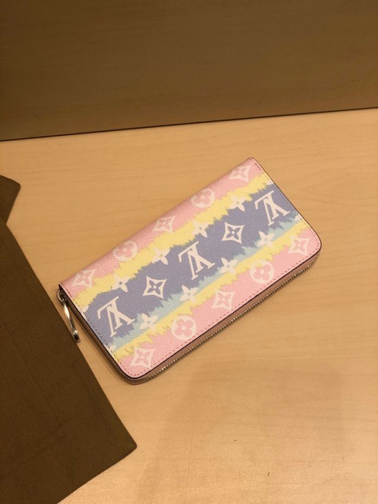 Louis Vuitton 2020 Womens Escale Zippy Wallet ,M69110