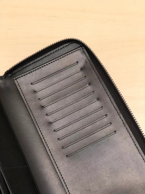 Louis Vuitton 2020 Leather Zip Round Wallet M69049