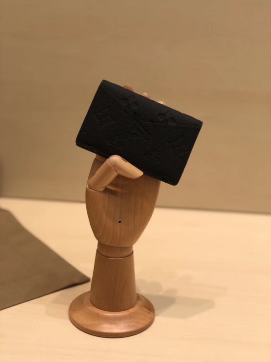 Louis Vuitton 2020 Leather Card Purse M69044