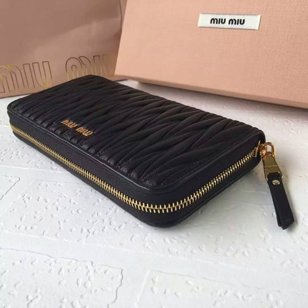 뮤뮤 장지갑 M0506 블랙