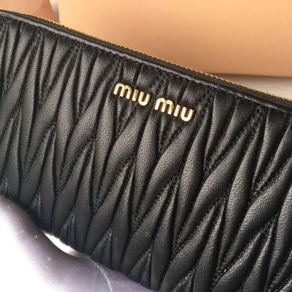 뮤뮤 장지갑 M0506 블랙