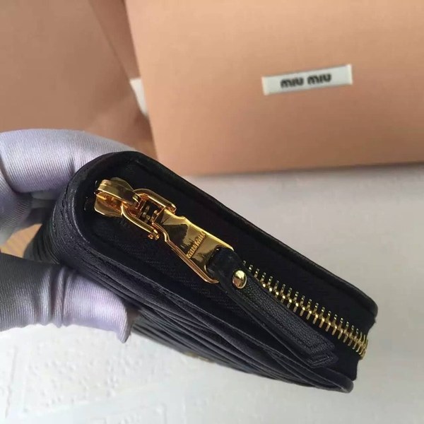 뮤뮤 장지갑 M0506 블랙