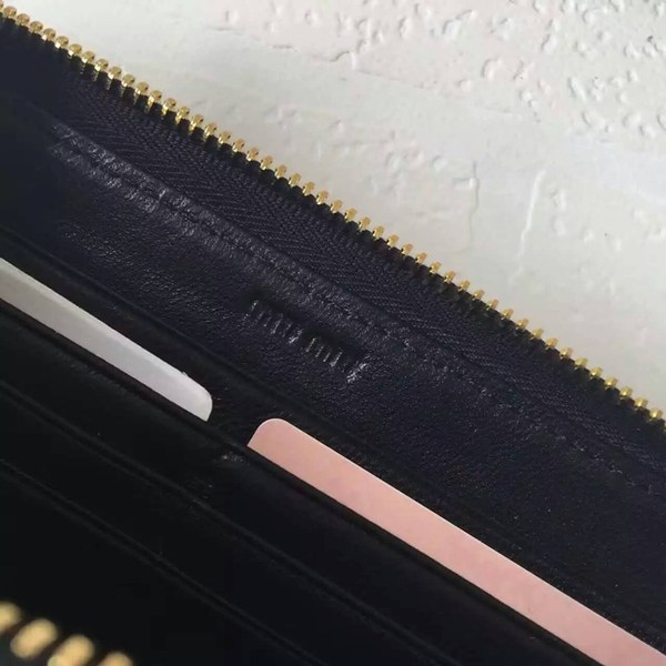 뮤뮤 장지갑 M0506 블랙