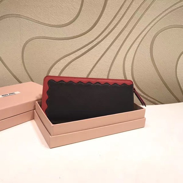 MIUMIU 여성 장지갑 5ML010