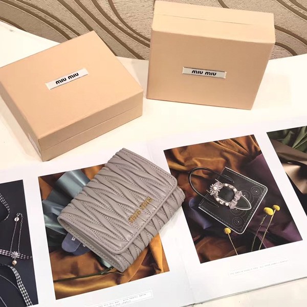 MIUMIU 여성반지갑 5MH016 그레이