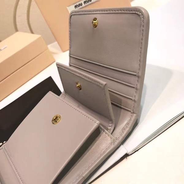 MIUMIU 여성반지갑 5MH016 그레이