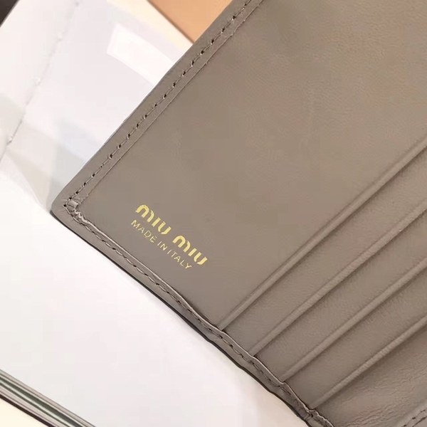 MIUMIU 여성반지갑 5MH016 그레이