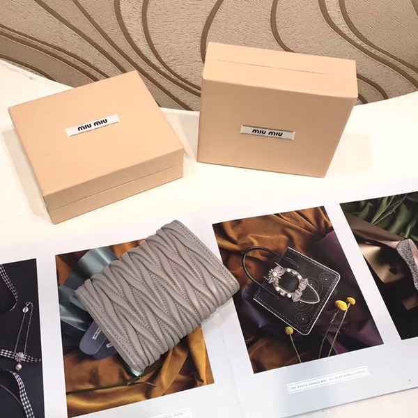 MIUMIU 여성반지갑 5MH016 그레이