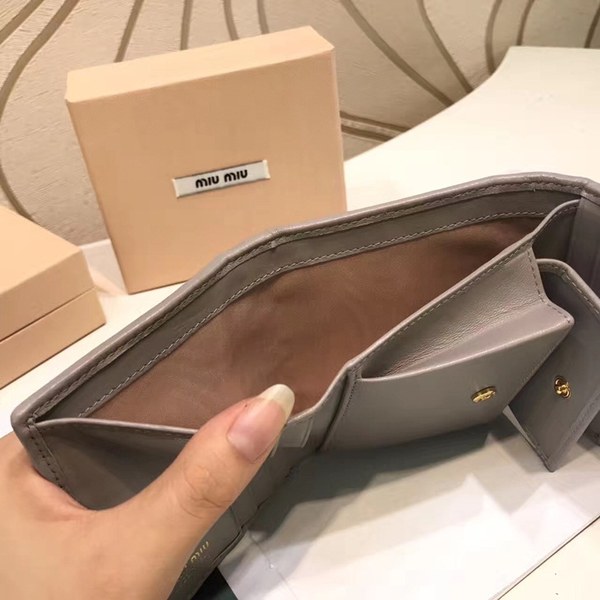 MIUMIU 여성반지갑 5MH016 그레이