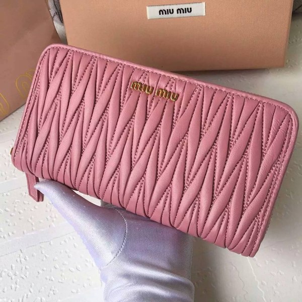 뮤뮤 장지갑 M0506