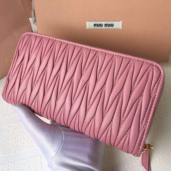 뮤뮤 장지갑 M0506