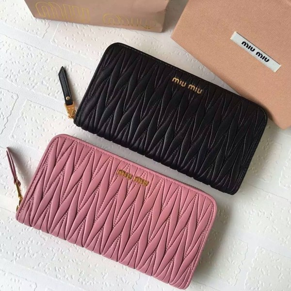 뮤뮤 장지갑 M0506