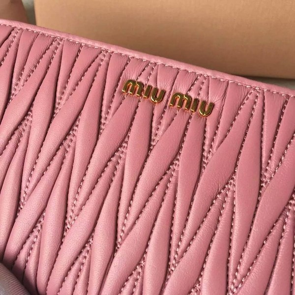 뮤뮤 장지갑 M0506