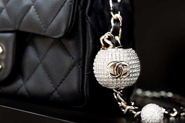 뮤뮤 여권지갑 2MP001 블랙