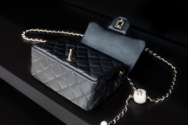 뮤뮤 여권지갑 2MP001 블랙