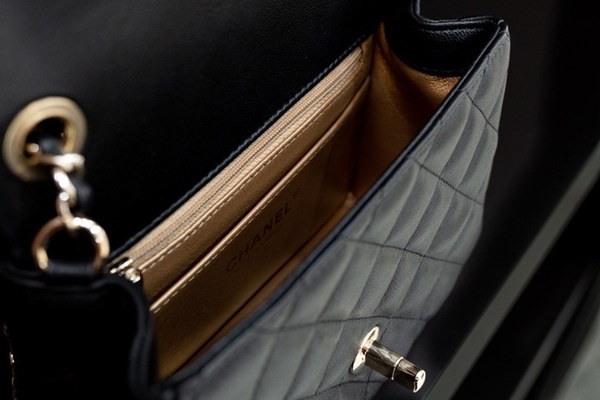 뮤뮤 여권지갑 2MP001 블랙