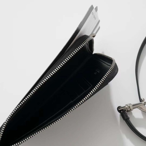 발렌시아가 2024 패스포트 폰홀더 스트랩 지갑