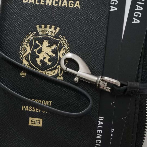 발렌시아가 2024 패스포트 폰홀더 스트랩 지갑