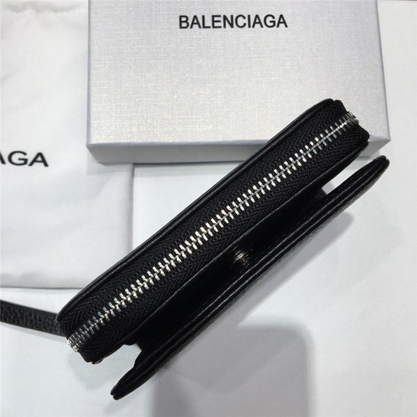 발렌시아가 지갑 신상 B2022