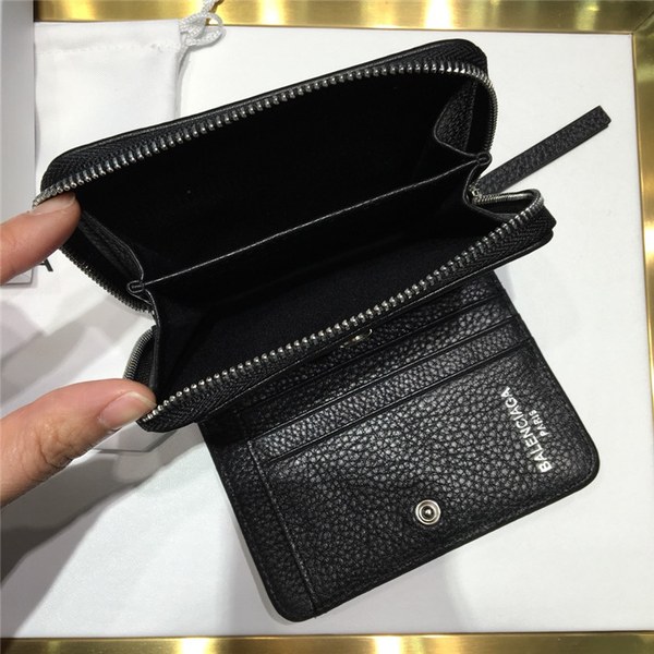 발렌시아가 지갑 신상 B2022