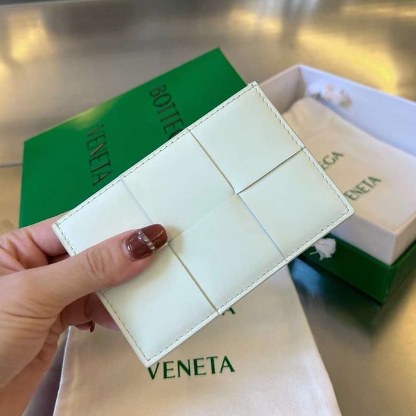 보테가베네타 2024 인트레치아토 카드 지갑