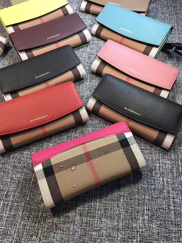 버버리 장지갑 3955506 소가죽
