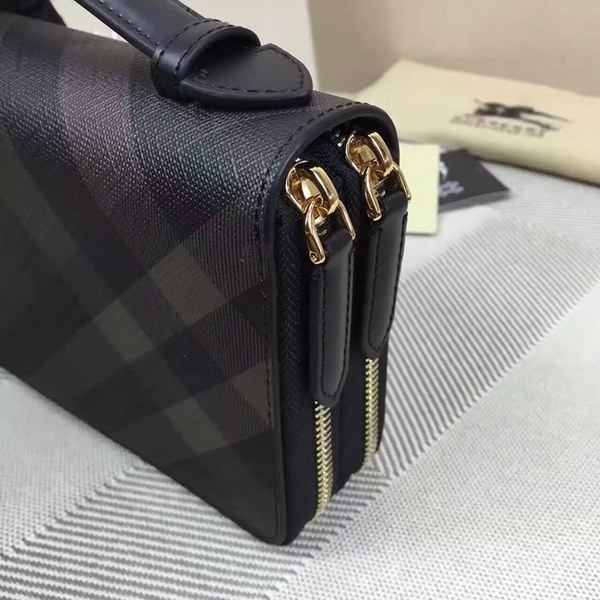 버버리 2단 지퍼장지갑 3998