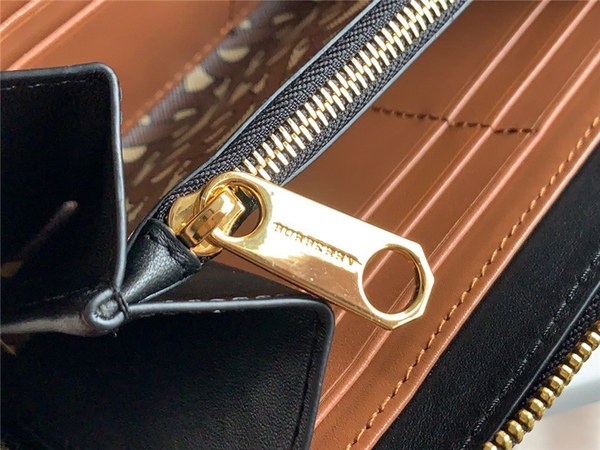 버버리 TB 지퍼 장지갑 B5001 신상