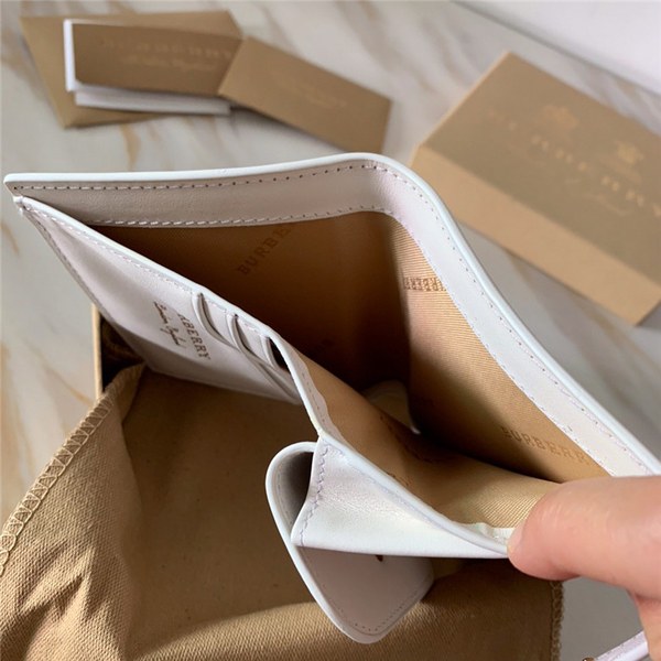 버버리 지갑  신상 B50140-1