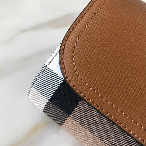 버버리 장지갑 신상 B6405-1