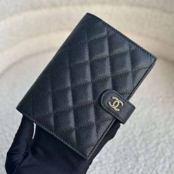 샤넬 2024 P 클래식 카드지갑 여권케이스 지갑 블랙 캐비어 은장 AP3791 B15532 C3906